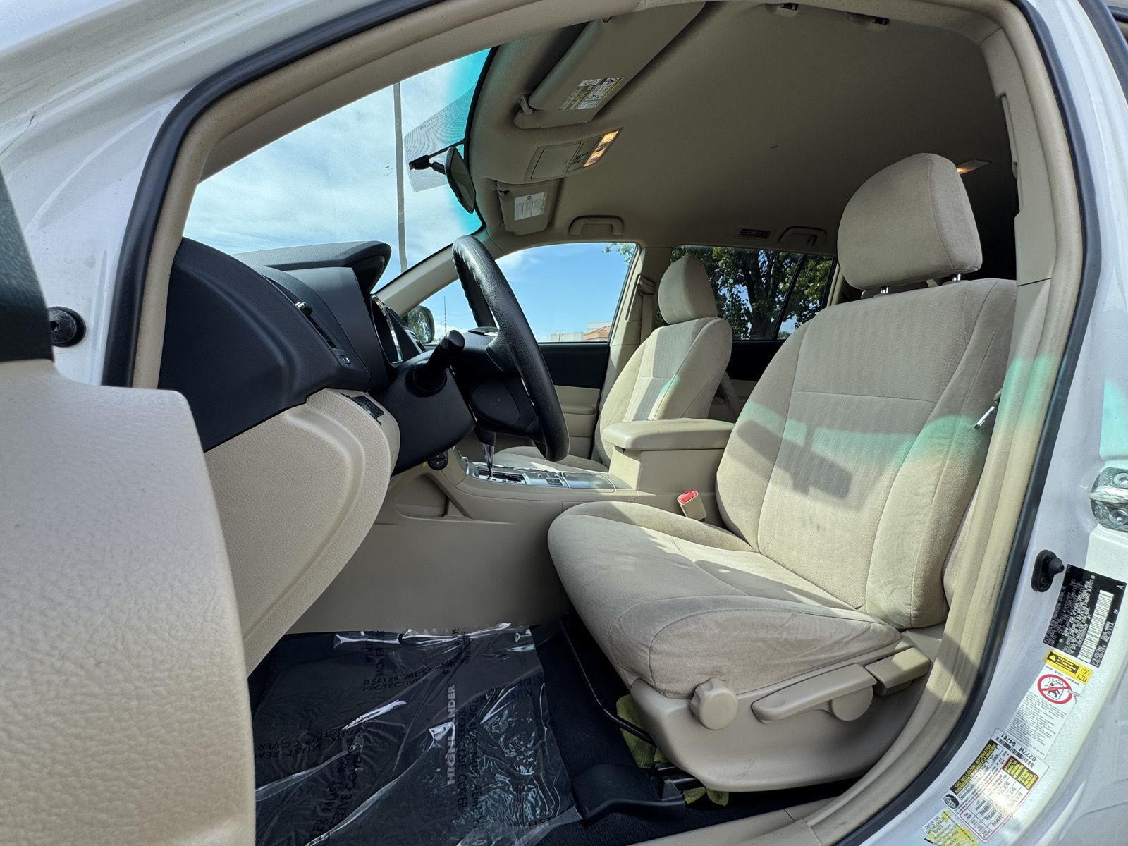 2013 Toyota Highlander Base Plus photo 11