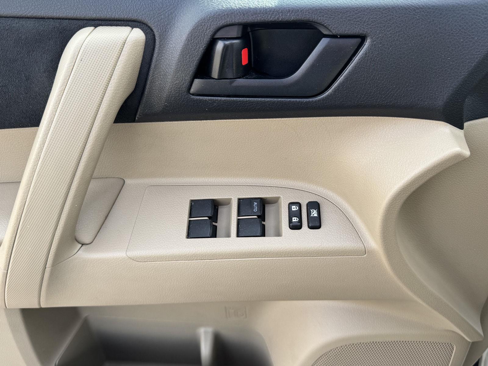 2013 Toyota Highlander Base Plus photo 15
