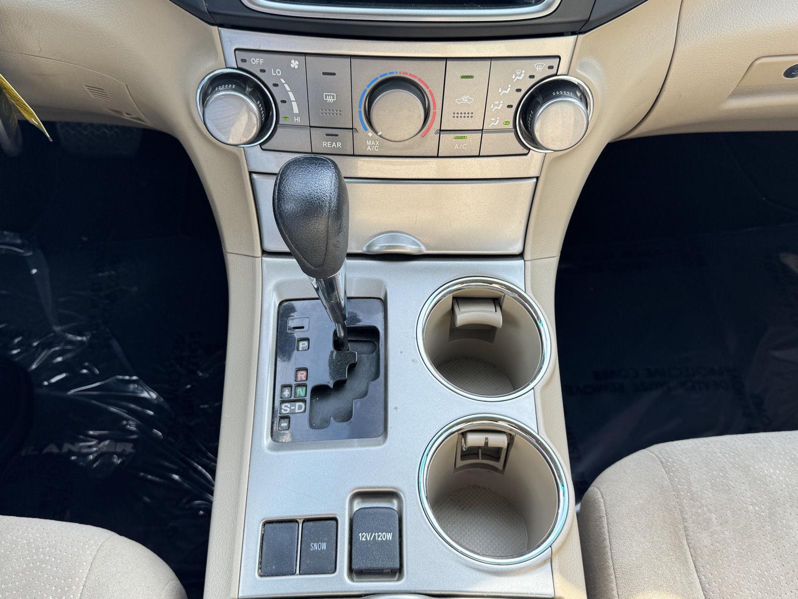 2013 Toyota Highlander Base Plus photo 19