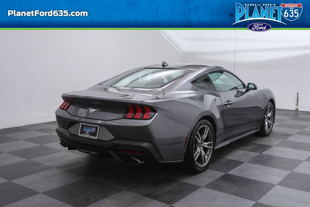 2025 Ford Mustang photo 4