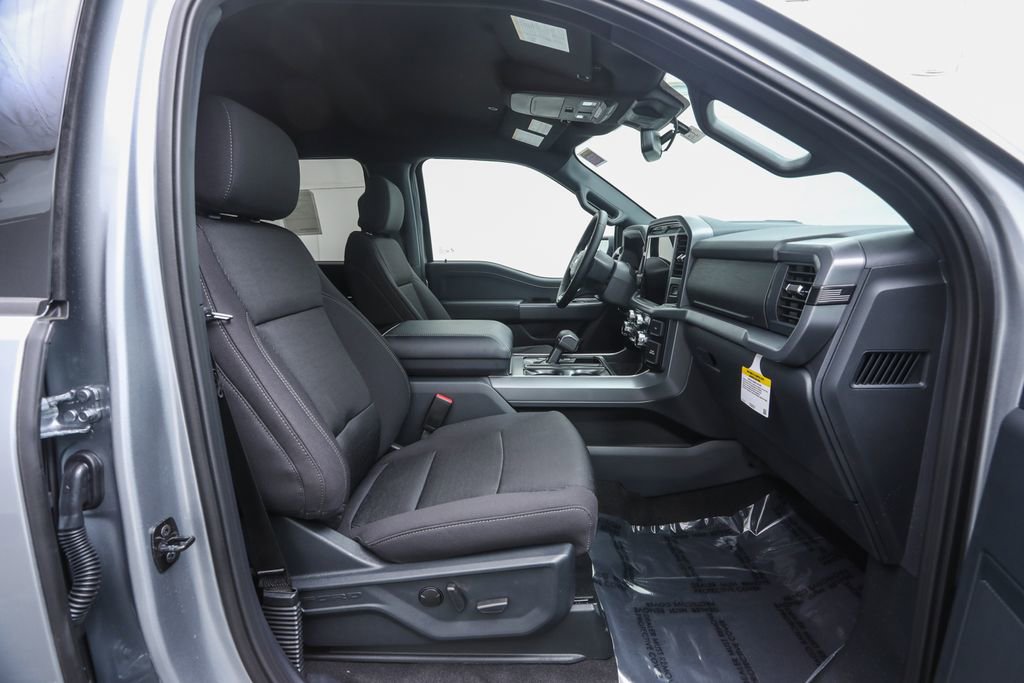 2025 Ford F-150 XLT photo 16