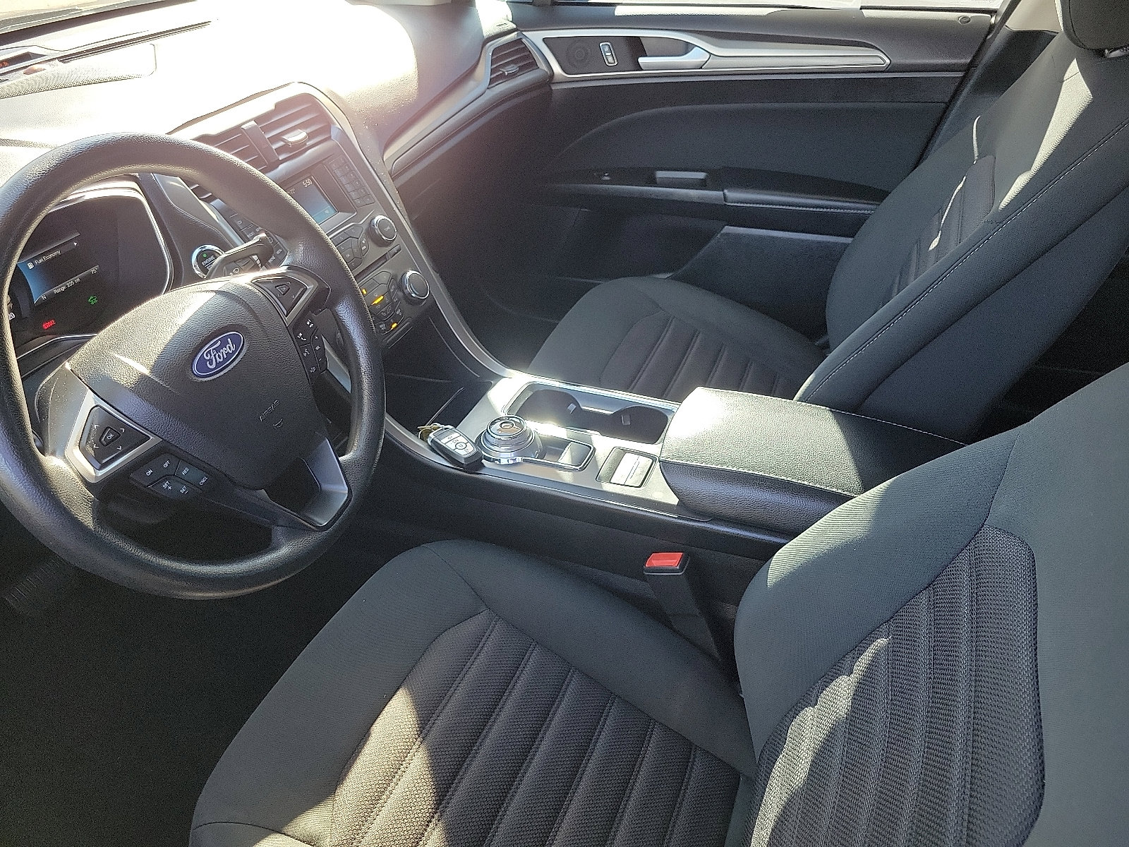 2018 Ford Fusion Hybrid SE photo 2