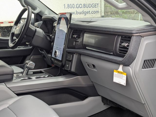 2025 Ford F-150 Lightning photo 30