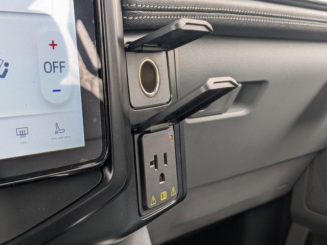 2025 Ford F-150 Lightning photo 21