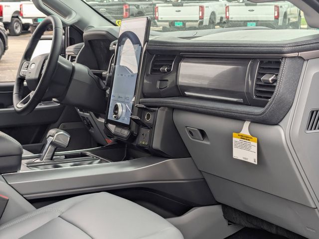 2025 Ford F-150 Lightning photo 29
