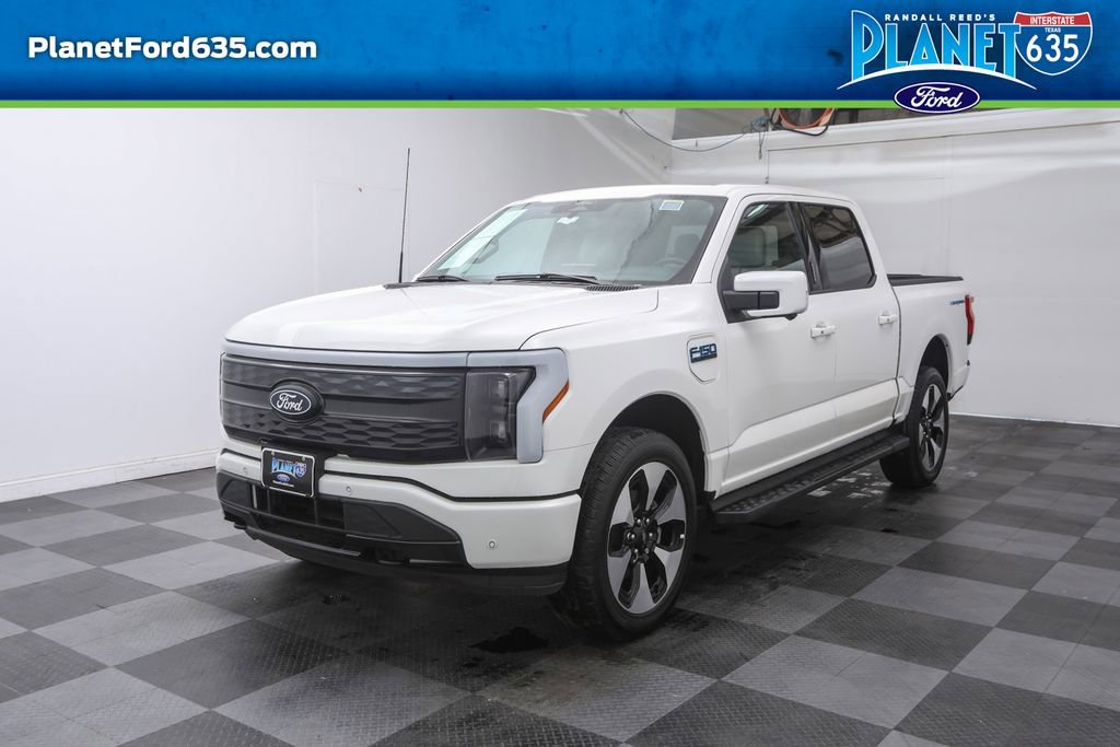 2025 Ford F-150 Lightning Platinum photo 3