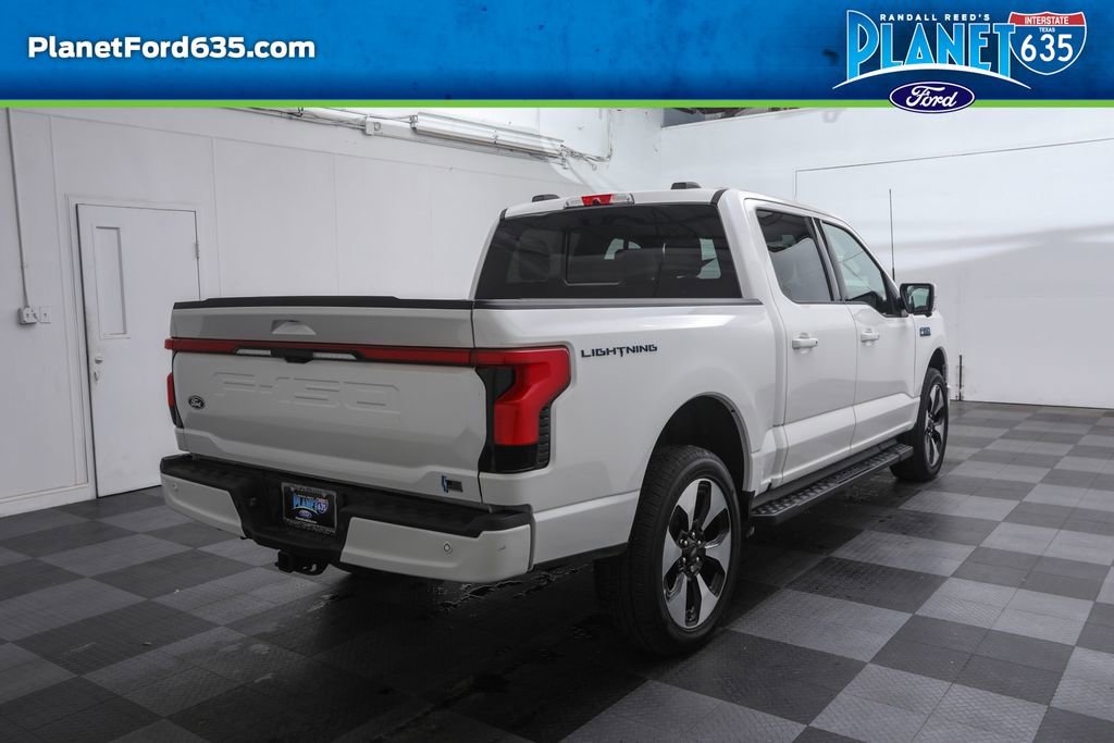 2025 Ford F-150 Lightning Platinum photo 4