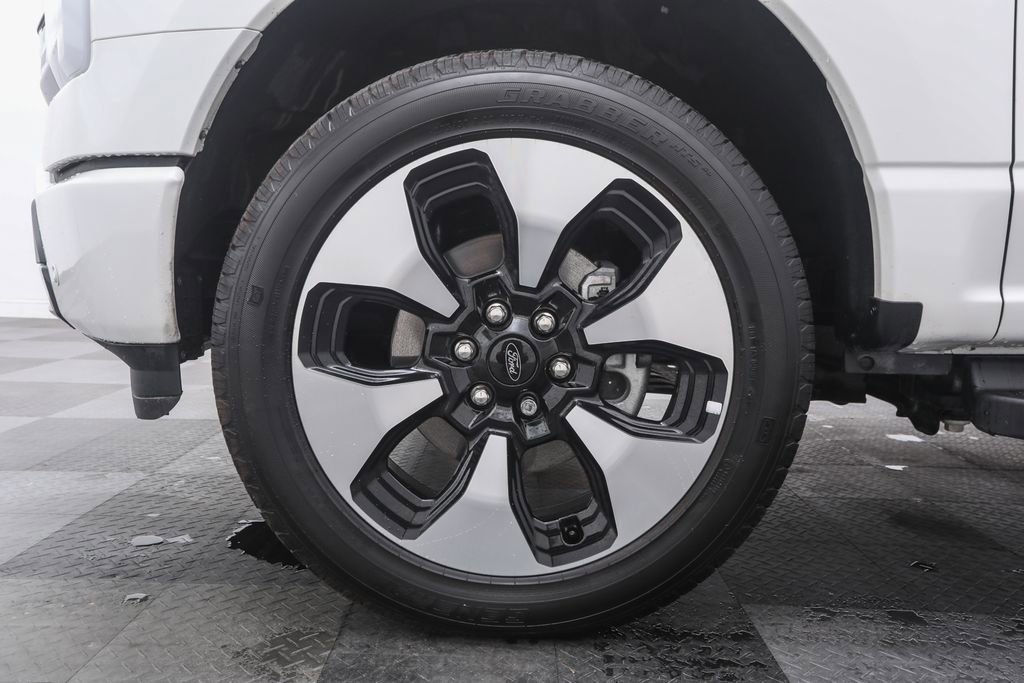 2025 Ford F-150 Lightning Platinum photo 6