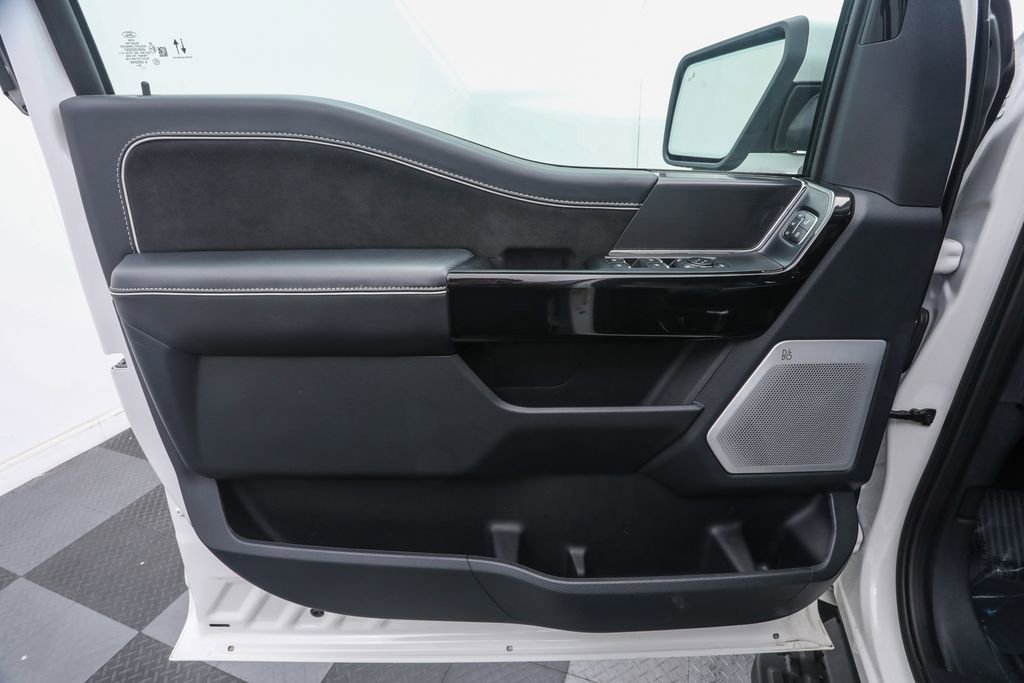 2025 Ford F-150 Lightning Platinum photo 8
