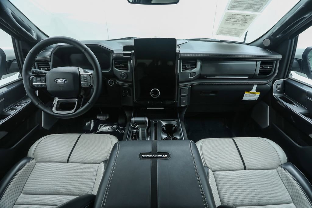 2025 Ford F-150 Lightning Platinum photo 16