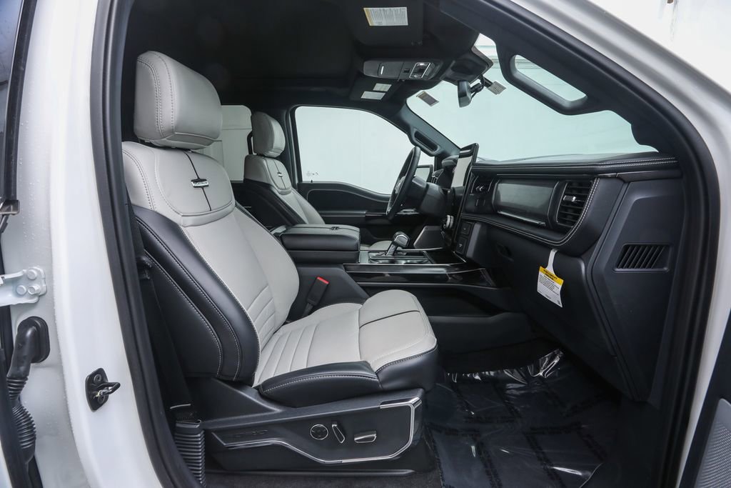 2025 Ford F-150 Lightning Platinum photo 18