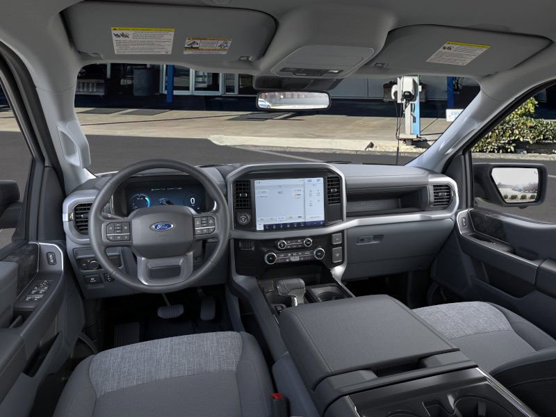 2025 Ford F-150 Lightning XLT photo 9