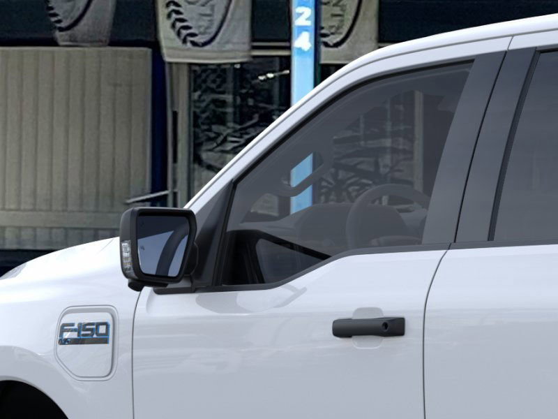 2025 Ford F-150 Lightning XLT photo 19