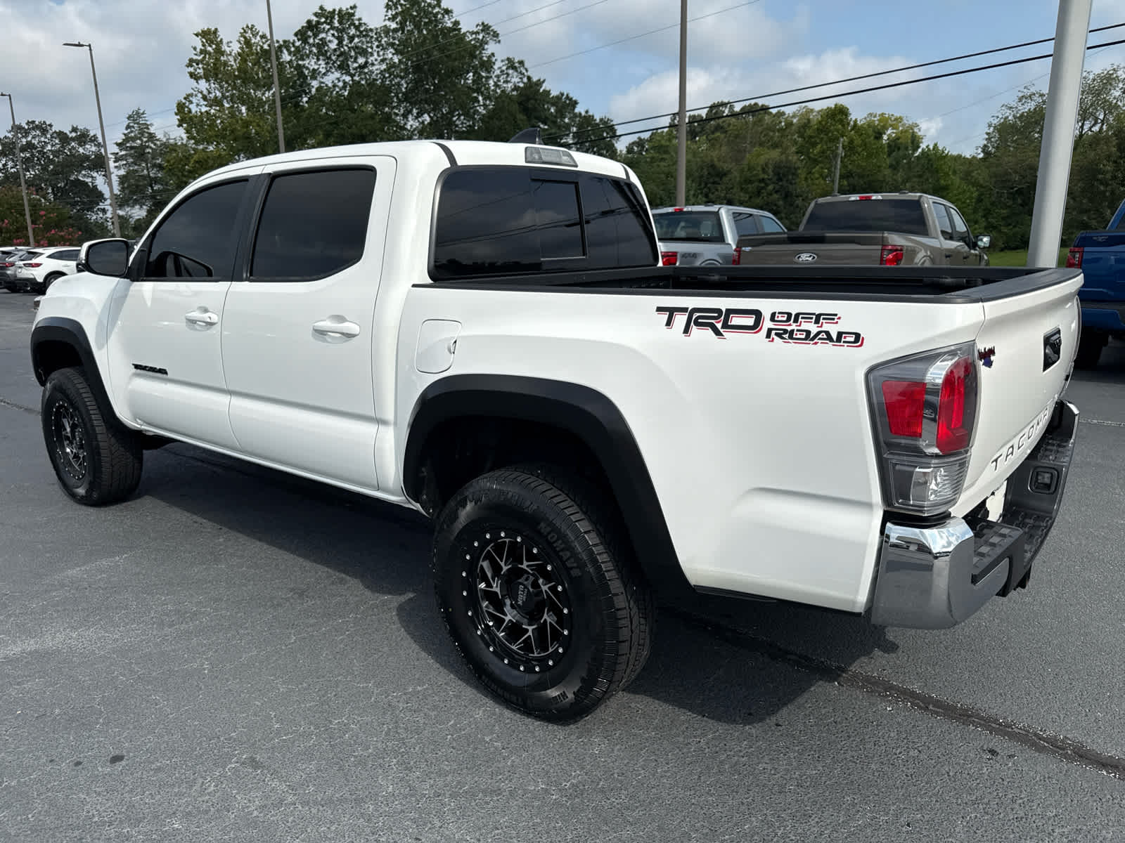 2023 Toyota Tacoma TRD Off-Road V6 photo 3