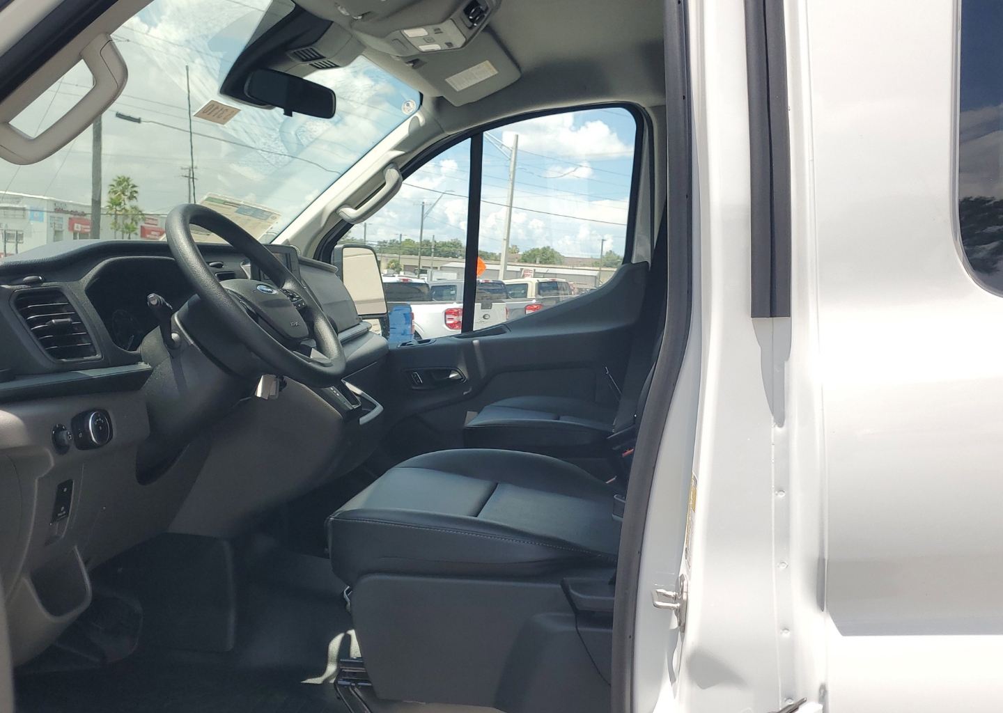 2025 Ford Transit Passenger Van XL - Photo 18
