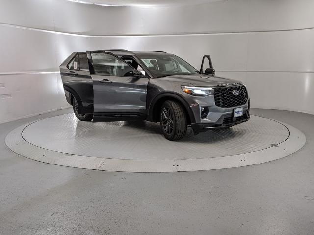 2025 Ford Explorer ST photo 3
