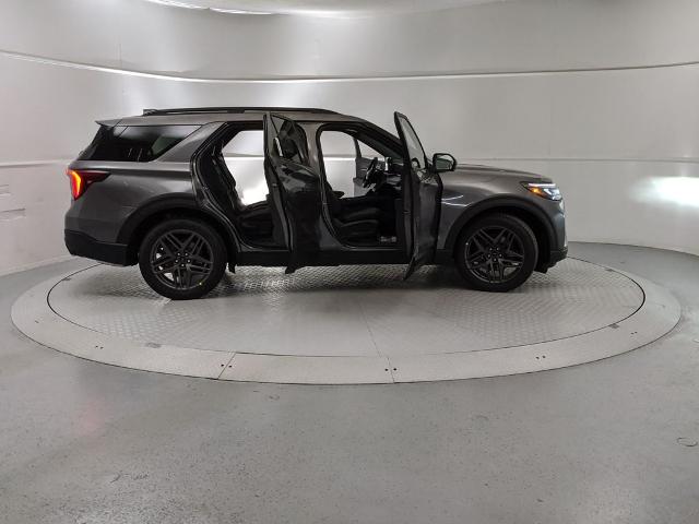 2025 Ford Explorer ST photo 4