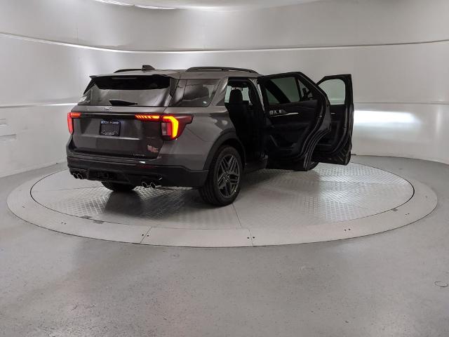 2025 Ford Explorer ST photo 5