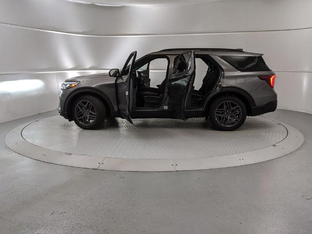 2025 Ford Explorer ST photo 7