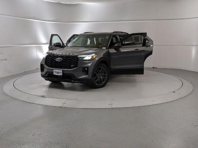 2025 Ford Explorer ST photo 8