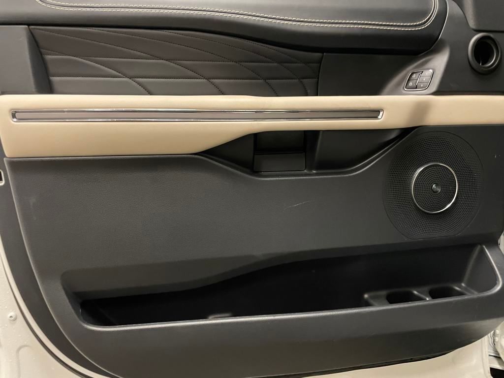 2023 Ford Expedition Platinum photo 16