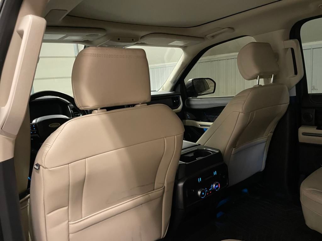 2023 Ford Expedition Platinum photo 19