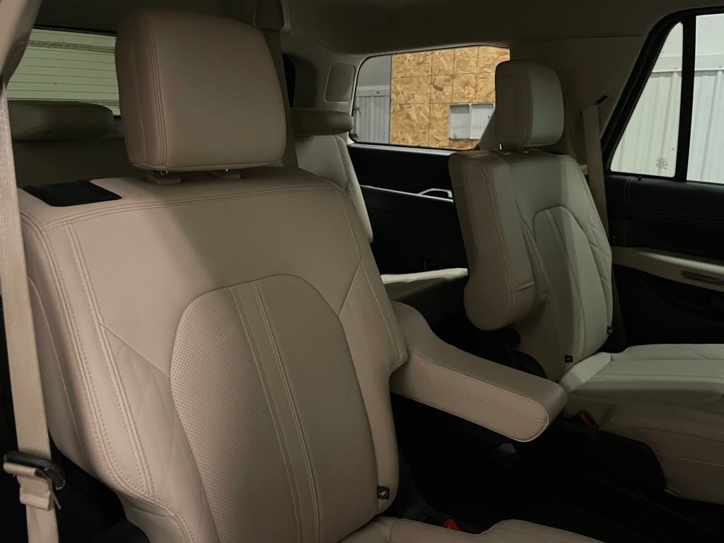 2023 Ford Expedition Platinum photo 22