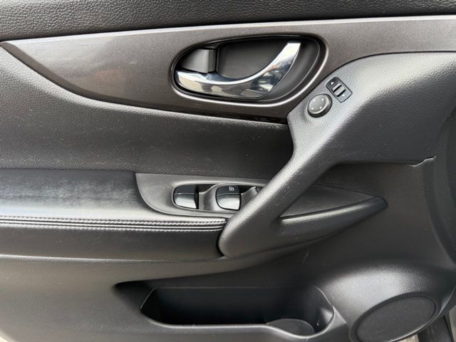 2020 Nissan Rogue SV photo 10