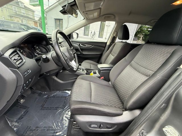 2020 Nissan Rogue SV photo 13