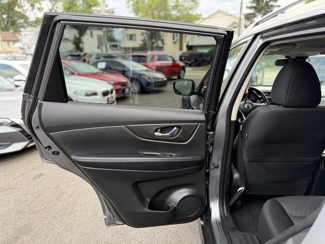 2020 Nissan Rogue SV photo 14