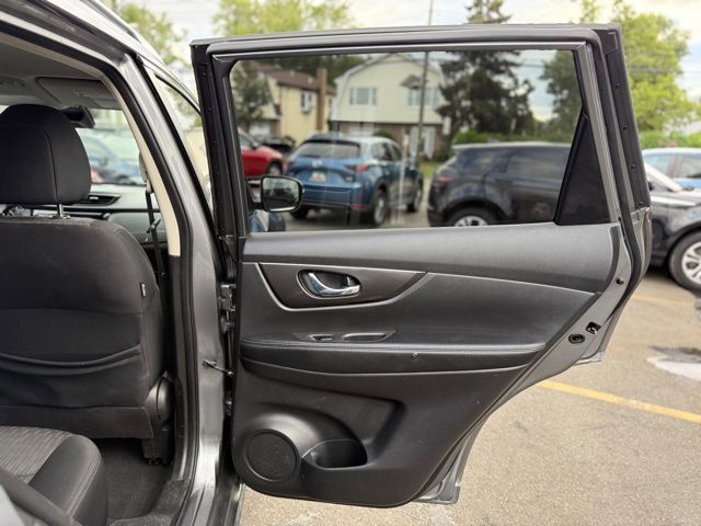 2020 Nissan Rogue SV photo 17