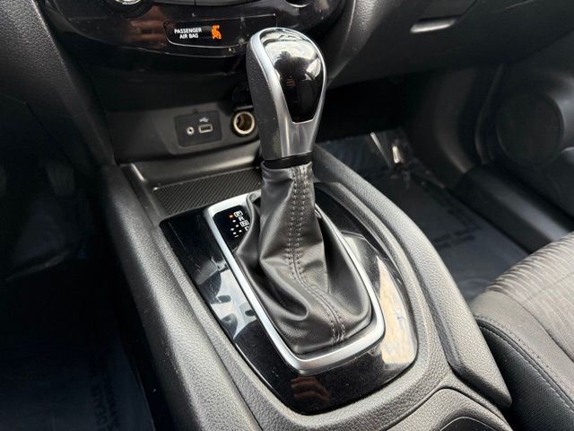 2020 Nissan Rogue SV photo 24