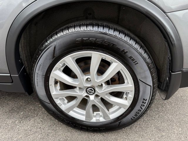 2020 Nissan Rogue SV photo 33