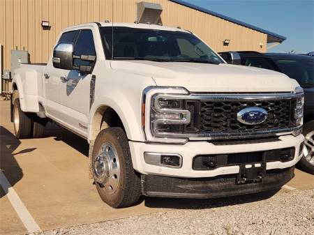 2025 Ford F-450SD Platinum