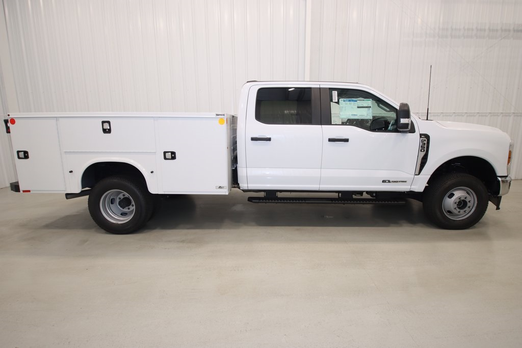 2024 Ford F-350 photo 2