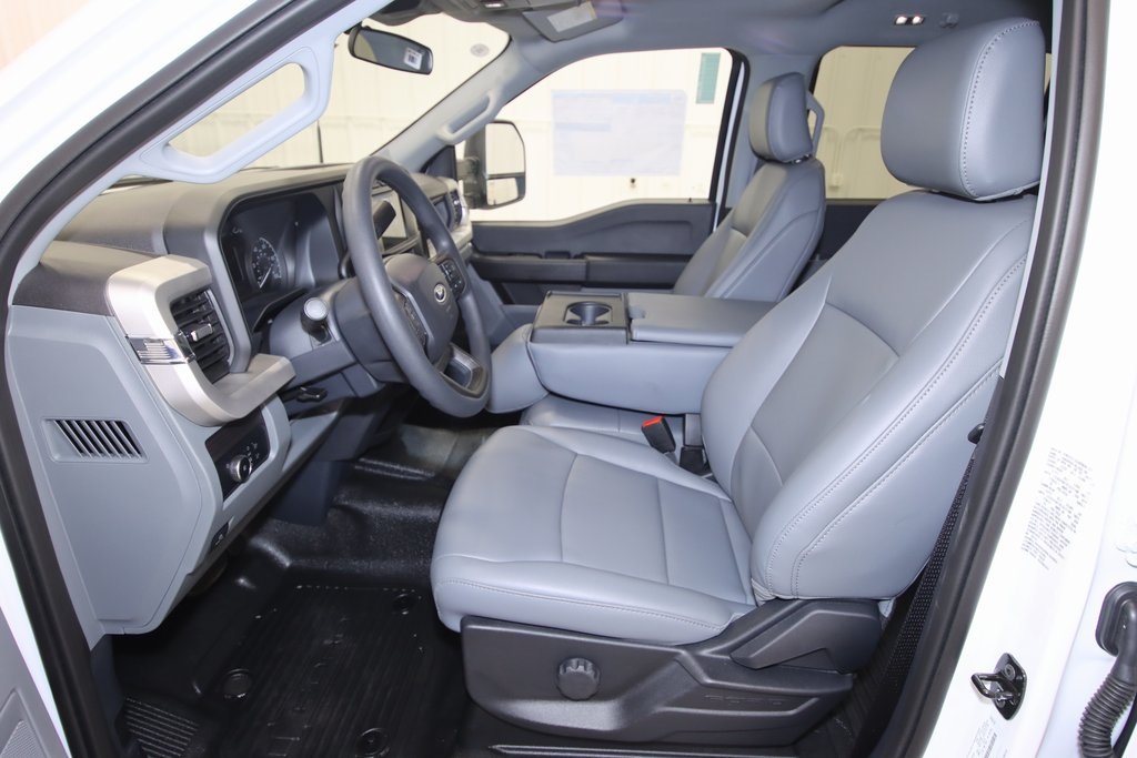 2024 Ford F-350 photo 12