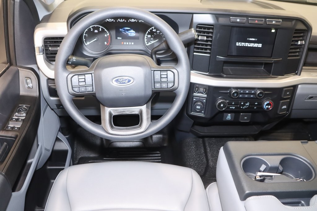 2024 Ford F-350 photo 16