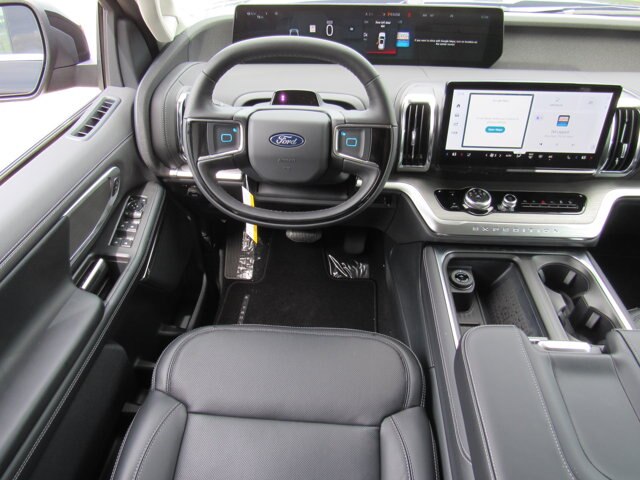 2025 Ford Expedition Platinum photo 14