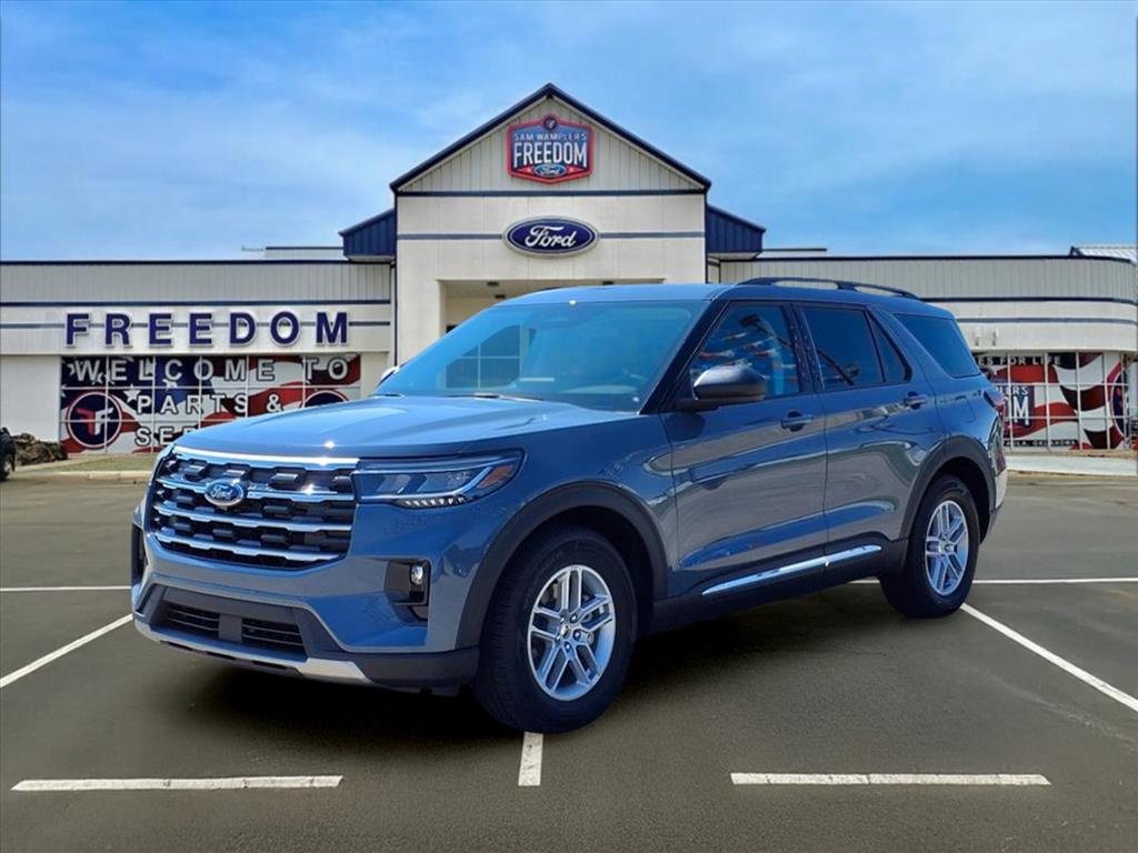 2025 Ford Explorer photo 2