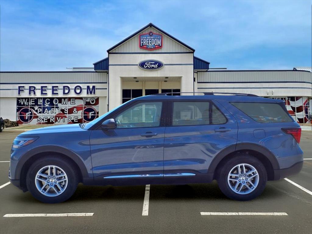 2025 Ford Explorer photo 3