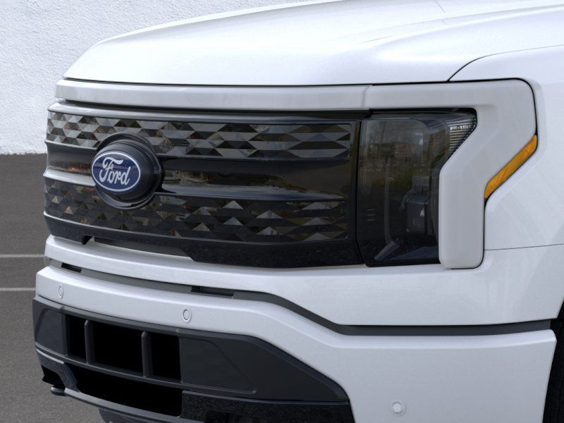 2025 Ford F-150 Lightning Platinum photo 19
