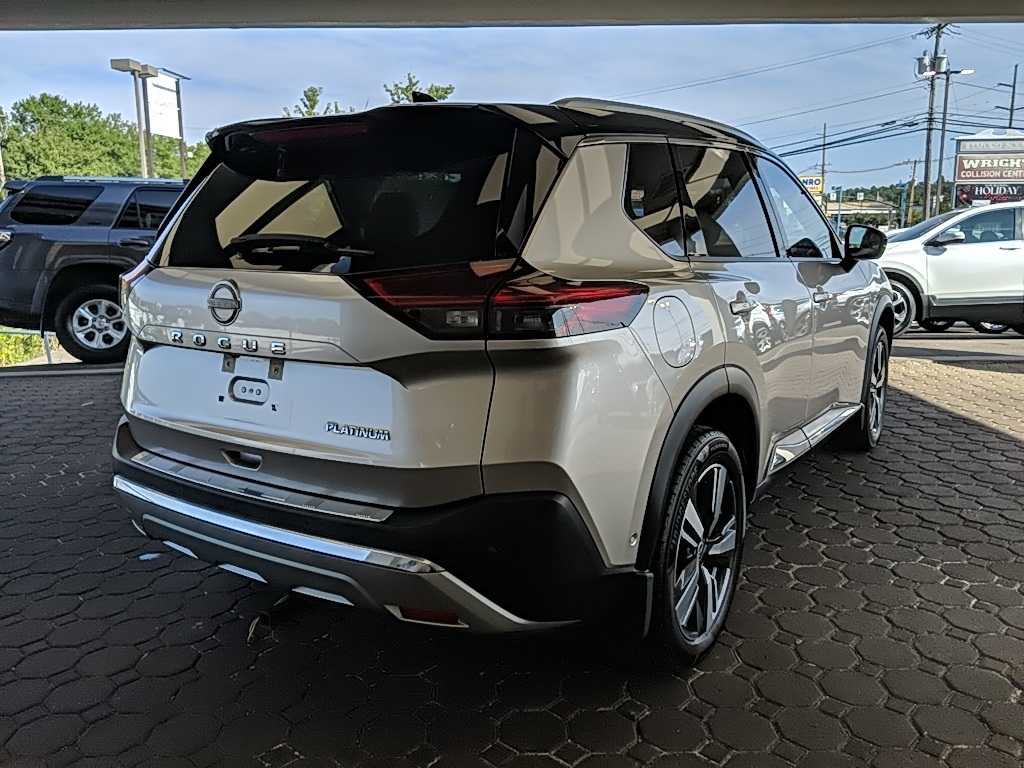 2023 Nissan Rogue Platinum photo 2