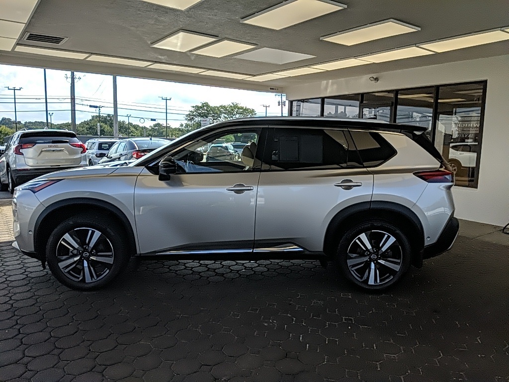 2023 Nissan Rogue Platinum photo 5