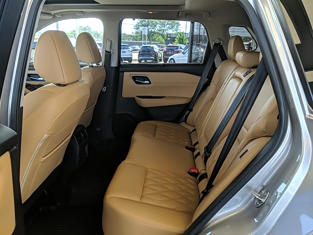 2023 Nissan Rogue Platinum photo 8