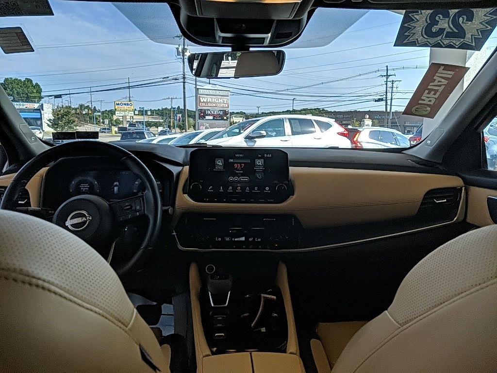 2023 Nissan Rogue Platinum photo 9
