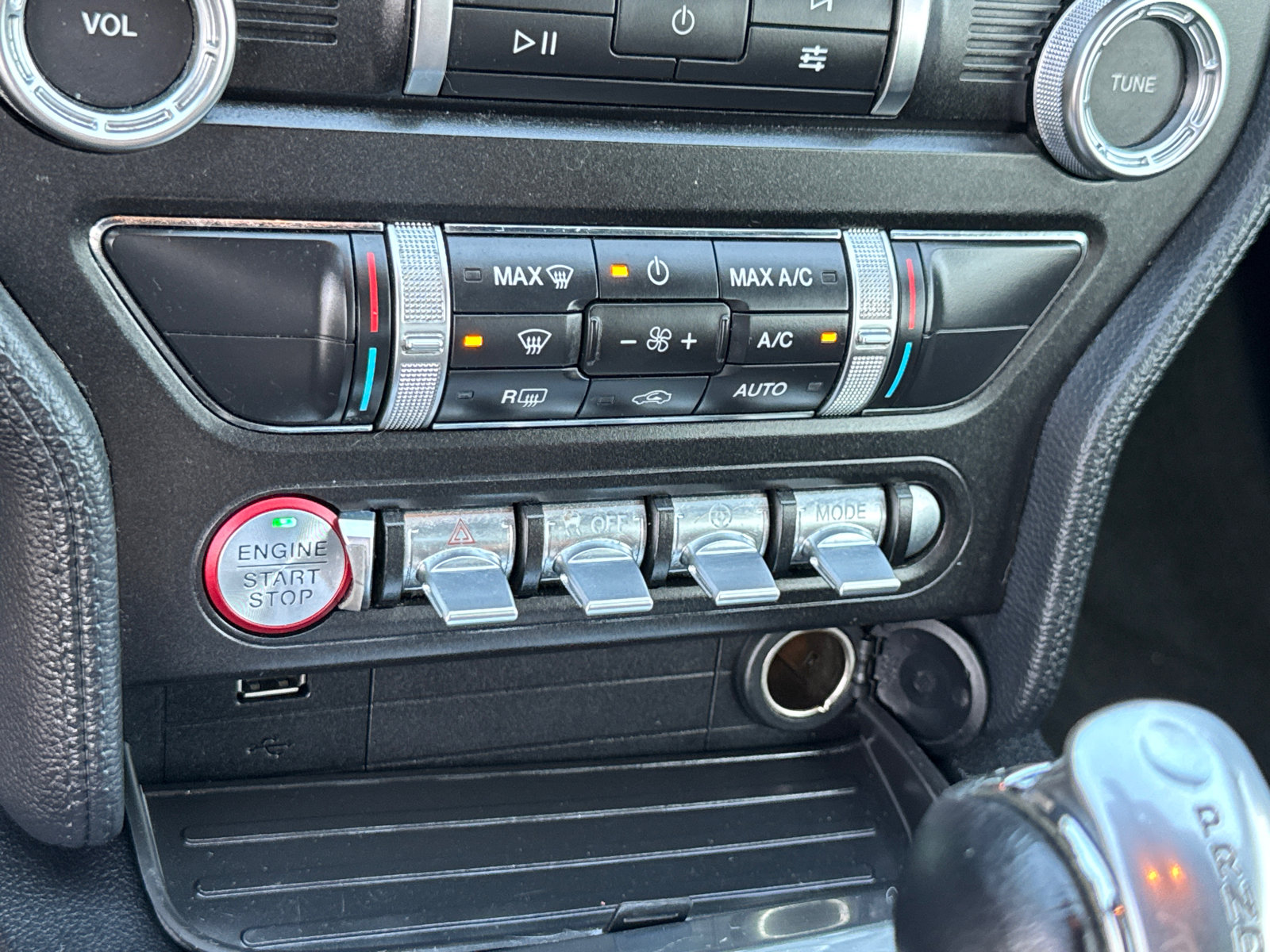 2019 Ford Mustang photo 25