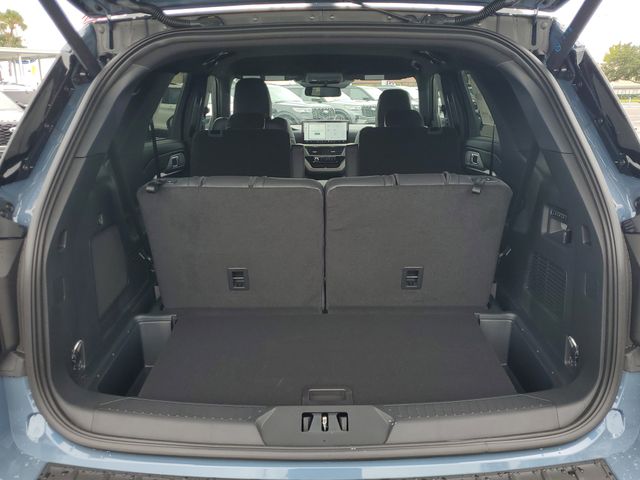 2025 Ford Explorer ST photo 4