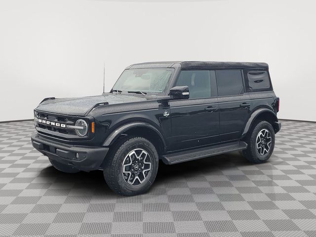 2025 Ford Bronco Outer Banks photo 2