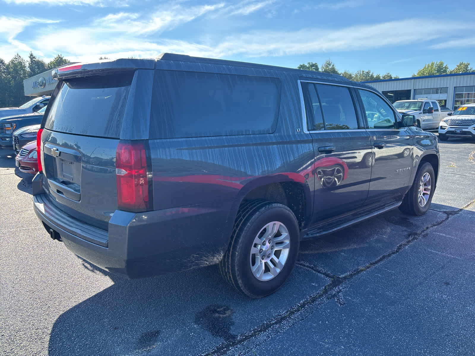 2020 Chevrolet Suburban LT photo 2