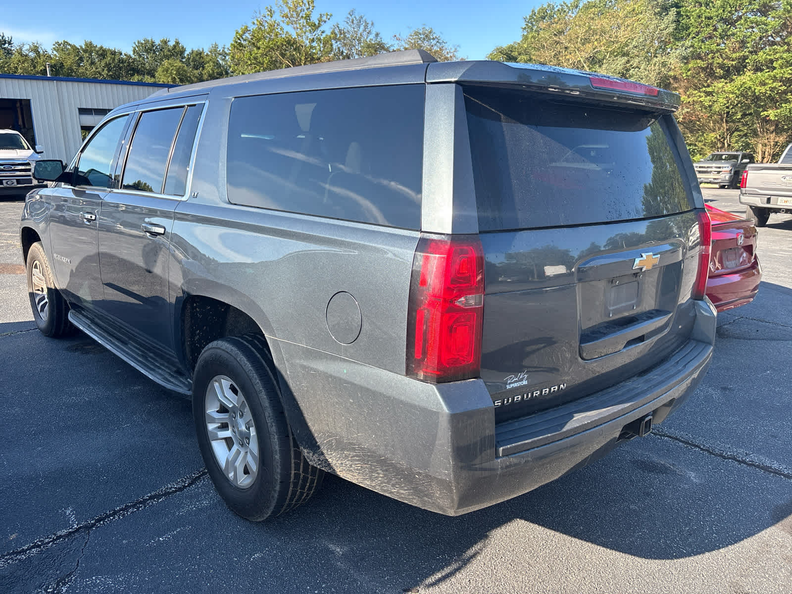2020 Chevrolet Suburban LT photo 3